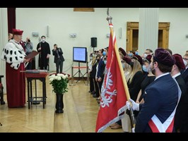 Najlepsza uczelnia wciąż czeka na kandydatów. Wolne miejsca na kierunkach stacjonarnych PUM