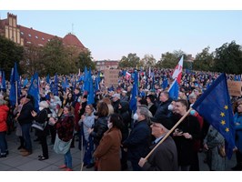 Manifestacja na pl. Solidarności w Szczecinie. Unia to My, w imię zasad