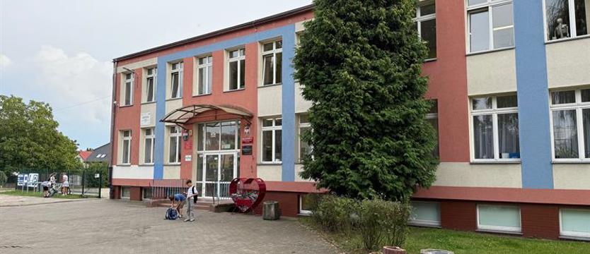 Szkoła na Gumieńcach kupuje kontenery