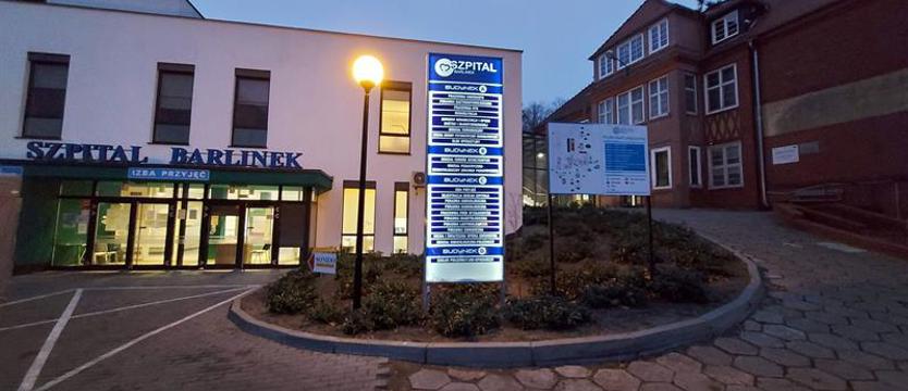 Starostwo tyłem do szpitala w Barlinku