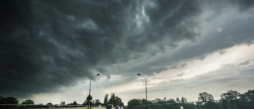 Nadchodzą gwałtowne burze. RCB wydało alert